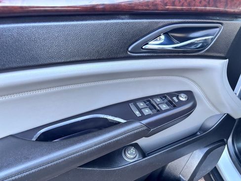 Used 2010 Cadillac SRX Luxury image 11