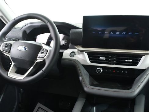 New 2026 Ford Explorer Active AWD/4WD image 8