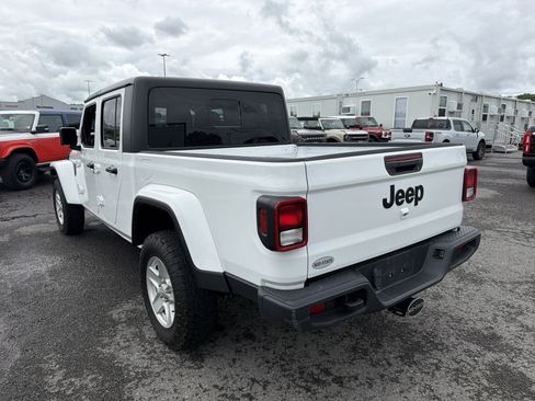 Used 2023 Jeep Gladiator Sport AWD/4WD image 6