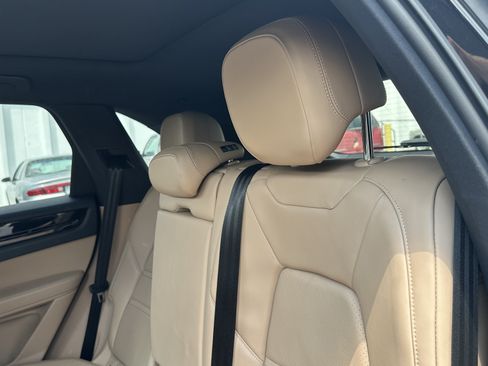 Used 2020 Porsche Cayenne AWD/4WD image 32