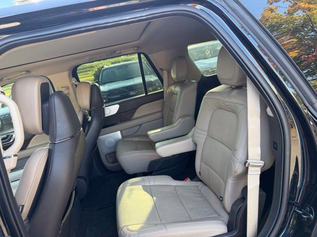Used 2023 Lincoln Navigator Reserve AWD/4WD image 11