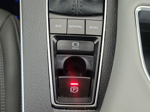 Used 2022 Toyota Avalon XLE w/ Moonroof Package FWD image 30