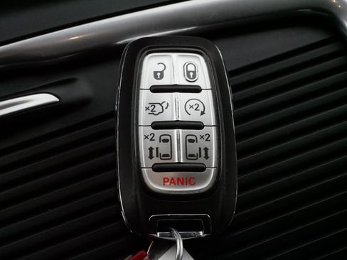 Used 2023 Chrysler Pacifica Touring-L image 32