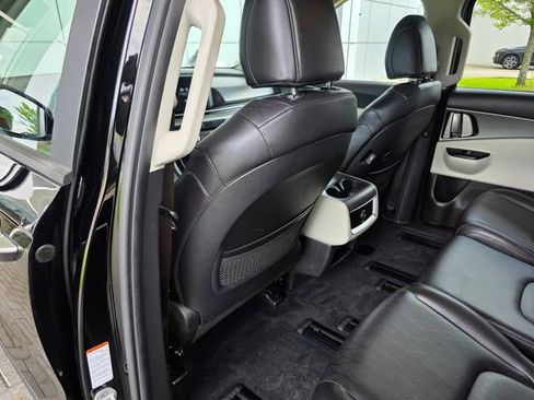 Used 2022 Kia Carnival LX FWD image 18