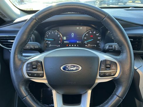 Used 2022 Ford Explorer XLT w/ Equipment Group 202A image 16