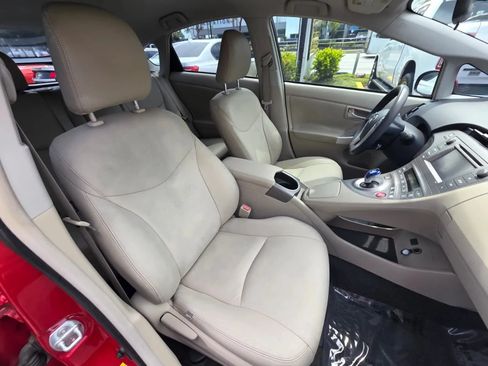 Used 2014 Toyota Prius Two FWD image 16