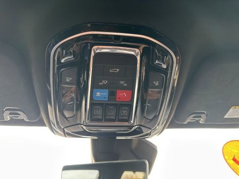 Used 2022 Jeep Grand Wagoneer Series III image 10