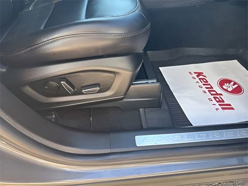 Used 2022 Ford Explorer Limited image 19