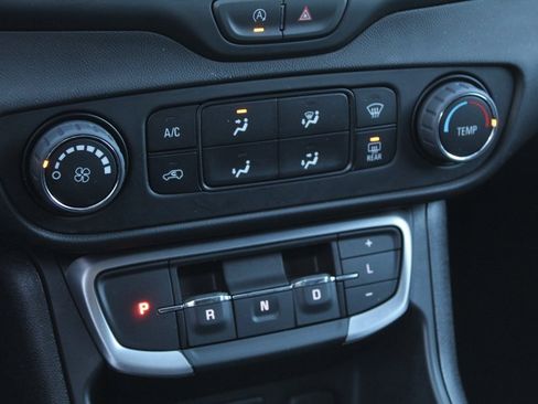 Used 2024 GMC Terrain SLE image 14