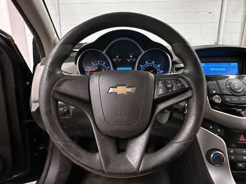 Used 2014 Chevrolet Cruze LS FWD image 7
