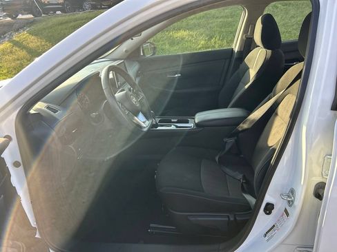 Used 2023 Nissan Sentra SV FWD image 9
