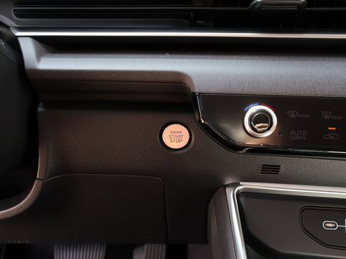 New 2026 Kia Carnival EX FWD image 32