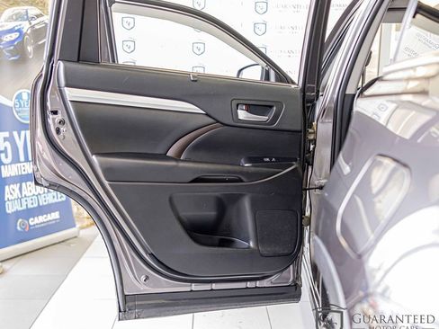 Used 2019 Toyota Highlander XLE image 35