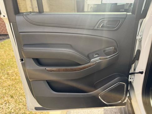 Used 2015 Chevrolet Suburban LT image 43