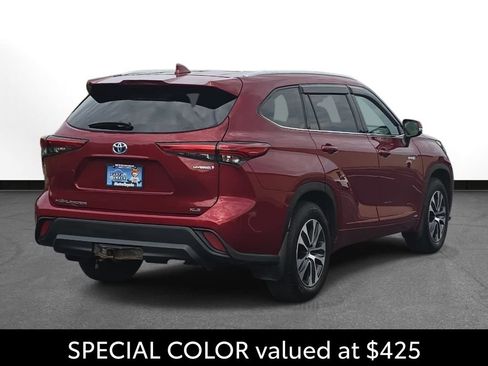 Used 2020 Toyota Highlander XLE AWD/4WD image 6