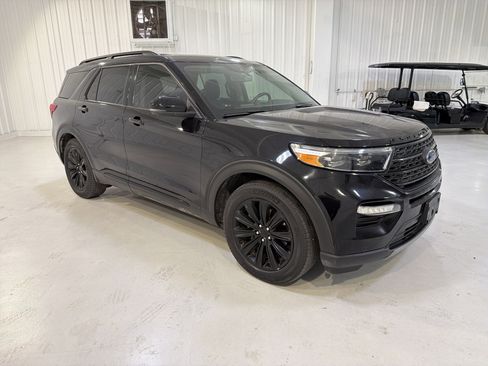 Used 2022 Ford Explorer Limited w/ Equipment Group 301A image 7