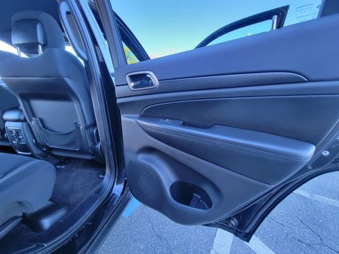 Used 2016 Jeep Grand Cherokee Laredo w/ Quick Order Package 23E image 34