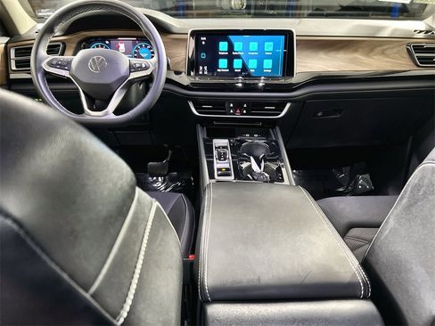 Used 2024 Volkswagen Atlas SE image 21