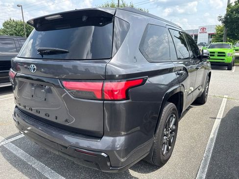 Used 2023 Toyota Sequoia Platinum AWD/4WD image 6