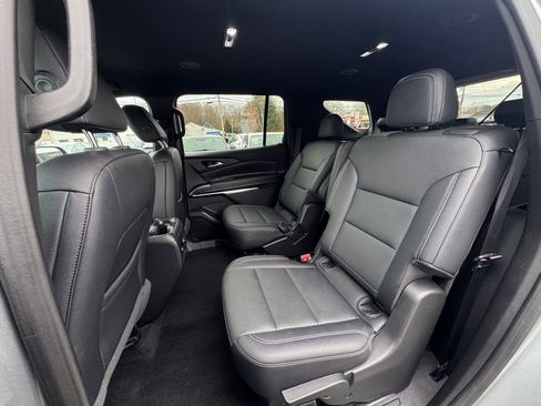 Used 2025 Chevrolet Traverse LT image 13