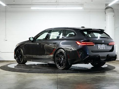 New 2027 BMW M5 Touring AWD/4WD image 4