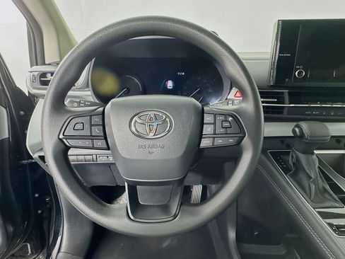 Certified 2026 Toyota Sienna LE FWD image 11