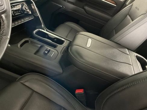 Used 2025 GMC Sierra 2500 Denali w/ Denali Reserve Package AWD/4WD image 17