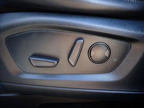 Used 2020 Ford Explorer XLT w/ Equipment Group 202A image 14