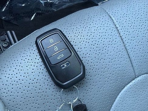 Used 2019 Toyota Avalon Limited FWD image 20