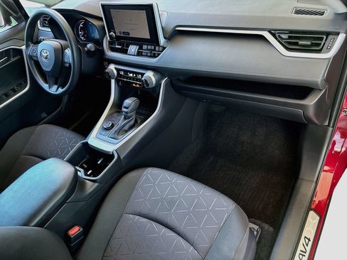 Certified 2025 Toyota RAV4 XLE AWD/4WD image 17
