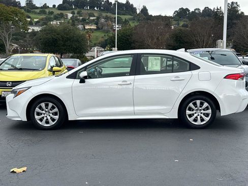 Used 2023 Toyota Corolla LE image 6