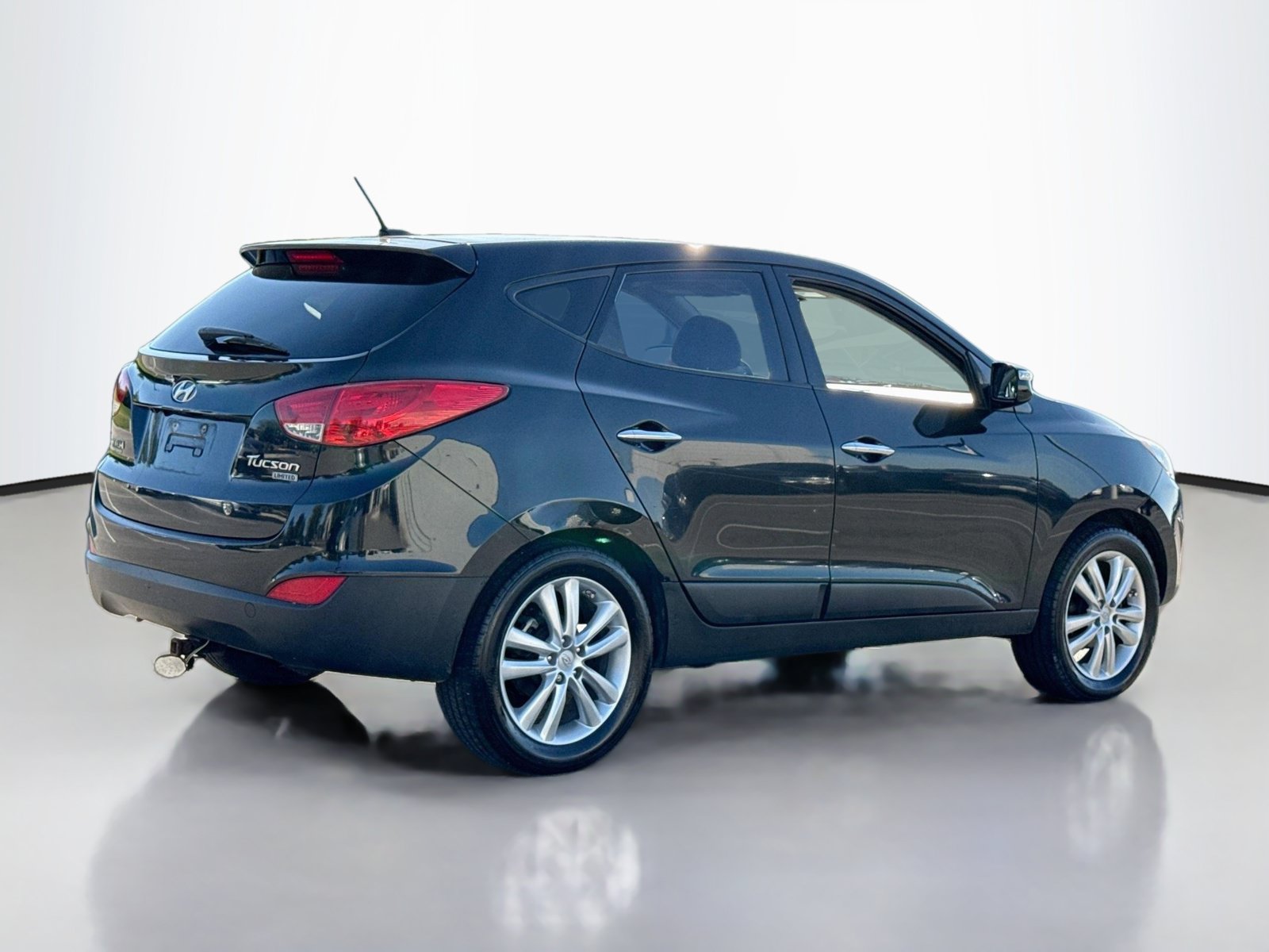 Used 2011 Hyundai Tucson Limited w/ Premium Pkg 3 FWD image 7
