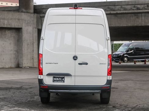 Used 2025 Mercedes-Benz Sprinter 2500 image 7