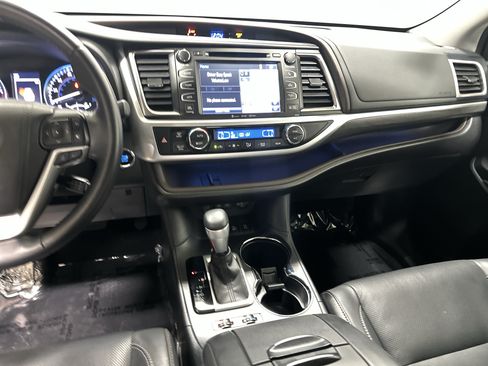 Used 2018 Toyota Highlander Limited w/ Protection Package #3 AWD/4WD image 30