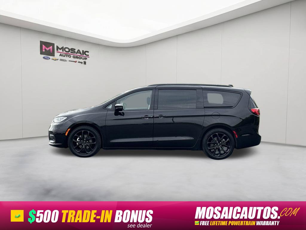 Used 2025 Chrysler Pacifica Limited FWD image 4