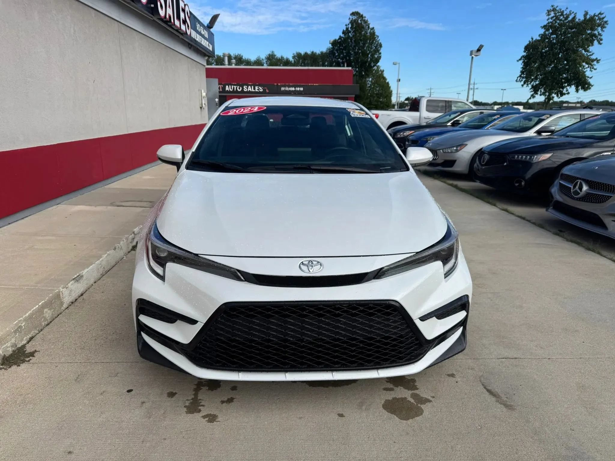 Used 2024 Toyota Corolla SE FWD image 2