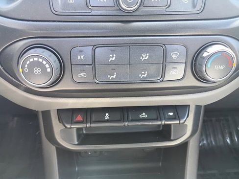Used 2022 Chevrolet Colorado W/T w/ WT Convenience Package AWD/4WD image 13