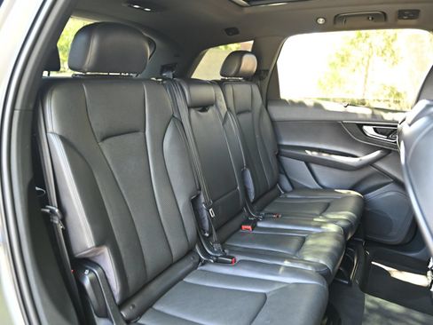 Used 2017 Audi Q7 3.0T Premium Plus w/ Premium Plus Package AWD/4WD image 19