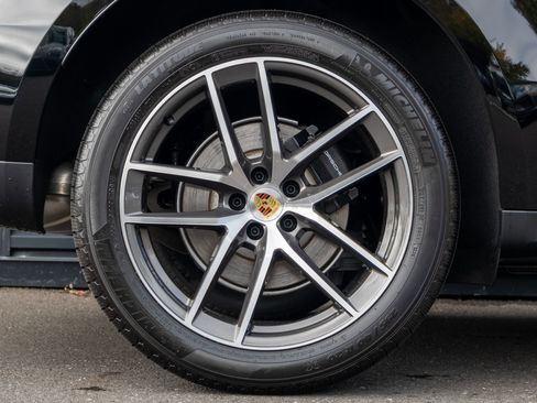 Certified 2026 Porsche Macan AWD/4WD image 14