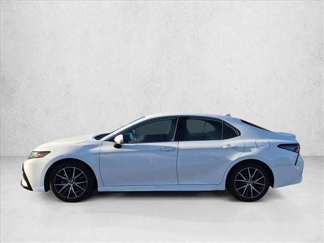 Used 2018 Toyota Camry LE FWD image 8