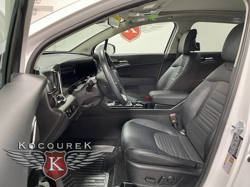 Used 2025 Kia Sportage SX image 11