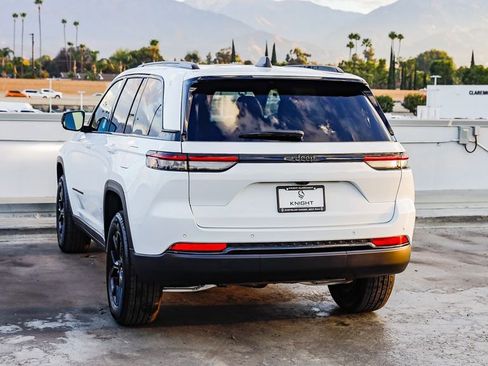 New 2025 Jeep Grand Cherokee Altitude image 7