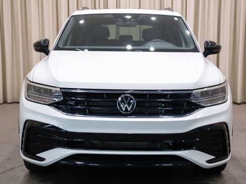 Used 2024 Volkswagen Tiguan SE R-Line AWD/4WD image 3