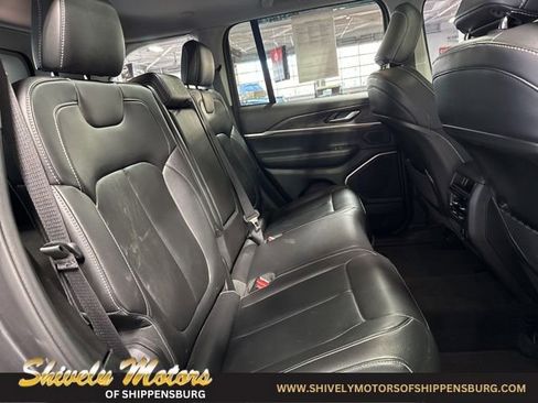 Used 2022 Jeep Grand Cherokee Limited image 41