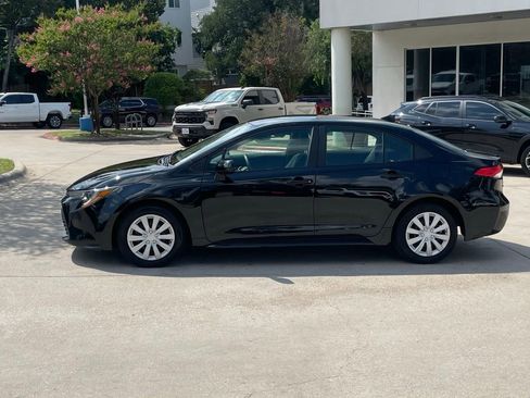 Used 2024 Toyota Corolla LE FWD image 3