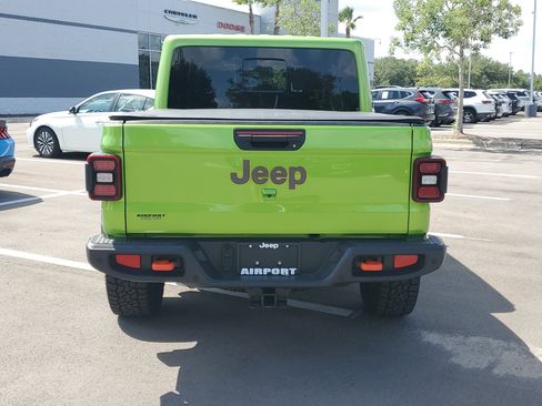 Used 2025 Jeep Gladiator Mojave w/ Safety Group AWD/4WD image 7