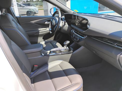 Used 2025 Buick Envista Sport Touring FWD image 22