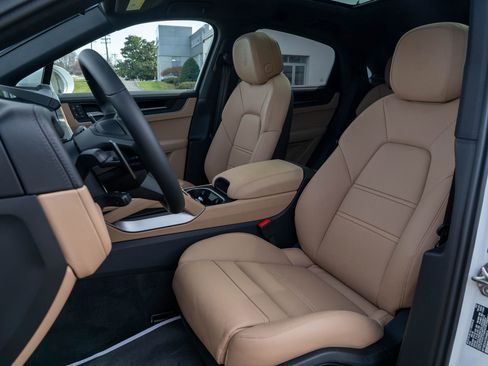 New 2026 Porsche Cayenne E-Hybrid Coupe image 5