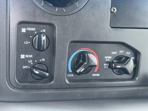 Used 2015 Ford E-350 and Econoline 350 Super Duty RWD image 23
