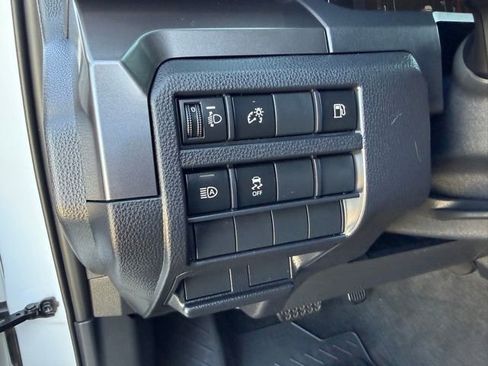 Certified 2025 Toyota 4Runner SR5 AWD/4WD image 13